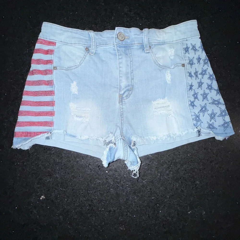 Indigo Rein Light Blue Jean Shorts with Star and Stripe Accents Sz 11/31